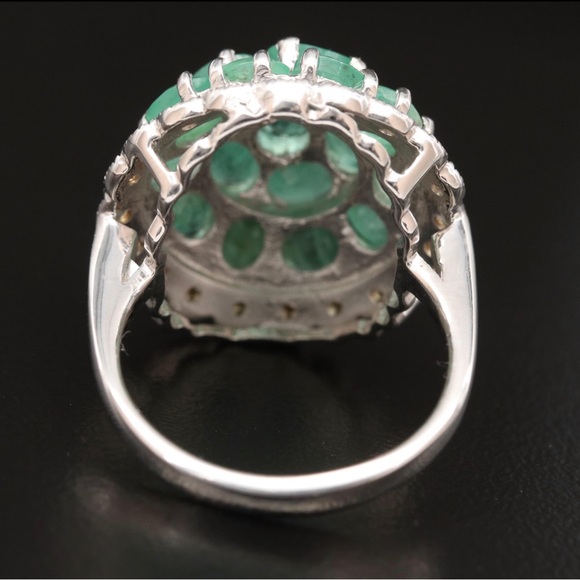 Beautiful Cocktail Ring - Picture 4 of 7